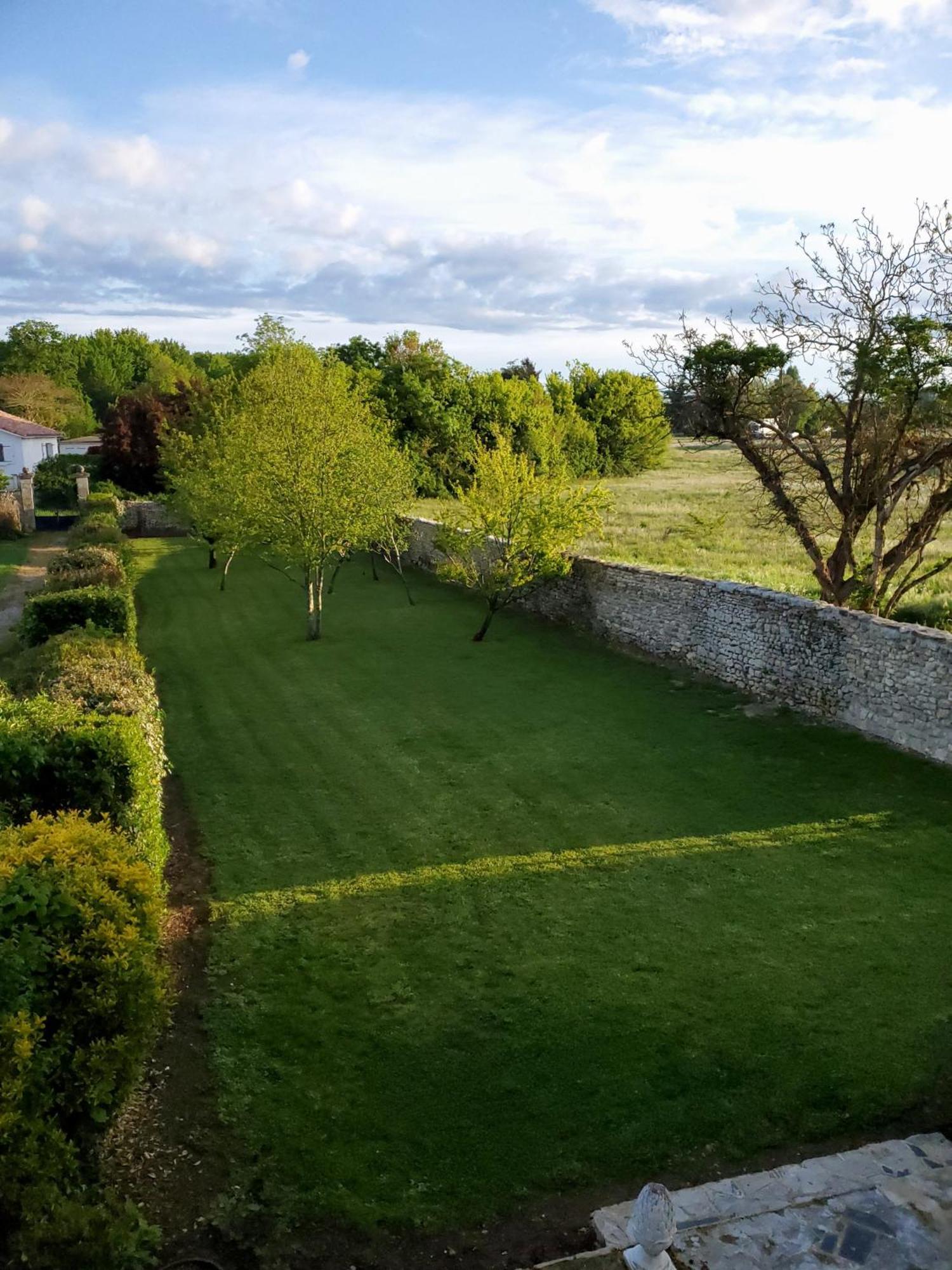 Domaine De La Gemoliere Bed & Breakfast Gémozac Dış mekan fotoğraf
