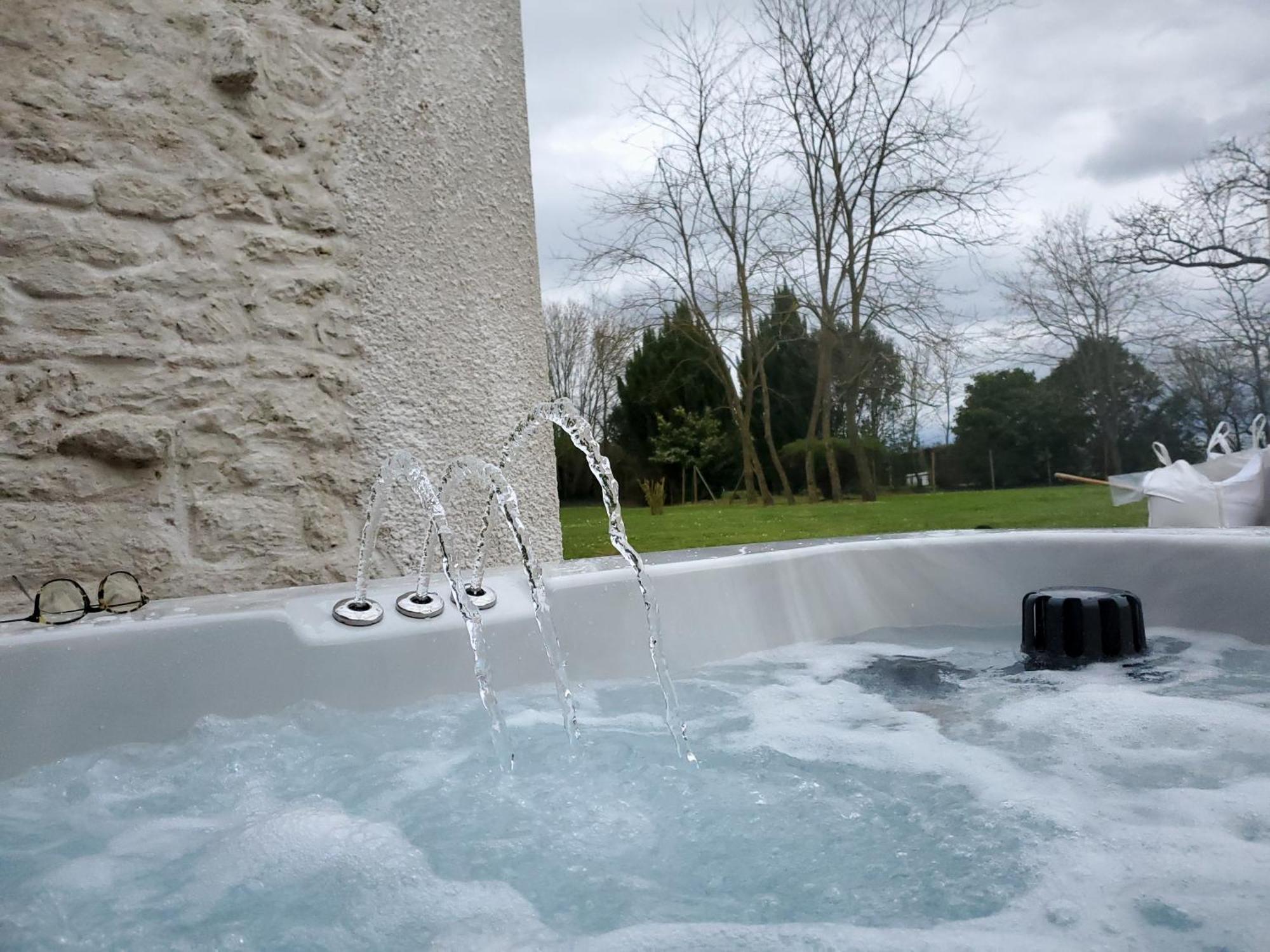 Domaine De La Gemoliere Bed & Breakfast Gémozac Dış mekan fotoğraf