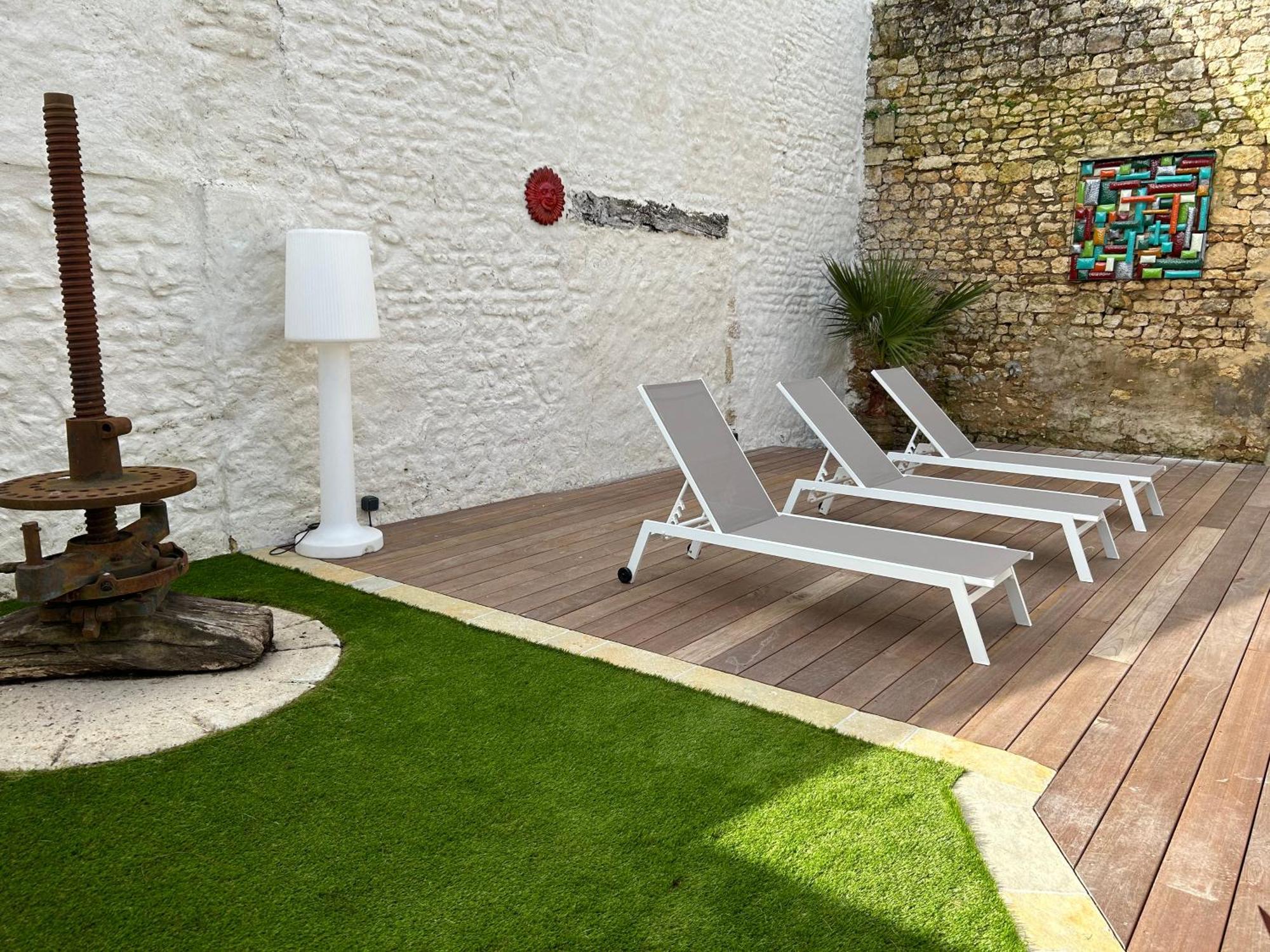 Domaine De La Gemoliere Bed & Breakfast Gémozac Dış mekan fotoğraf