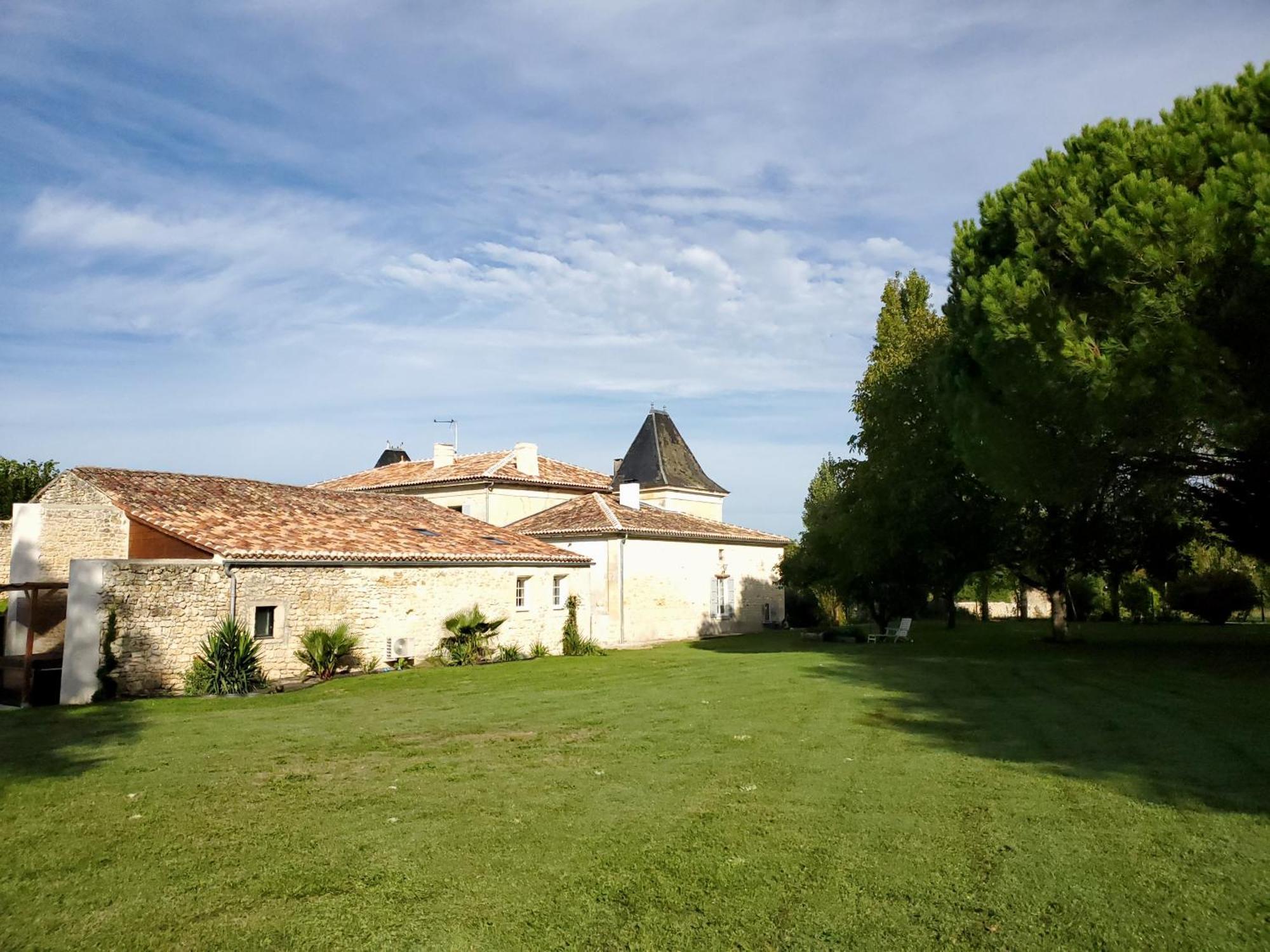 Domaine De La Gemoliere Bed & Breakfast Gémozac Dış mekan fotoğraf